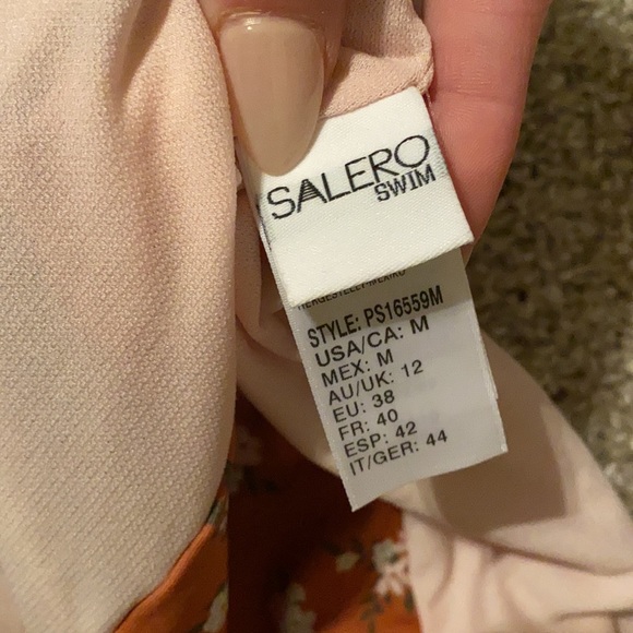 Super cute One piece swimsuit worn once perfect condition - Picture 5 of 5